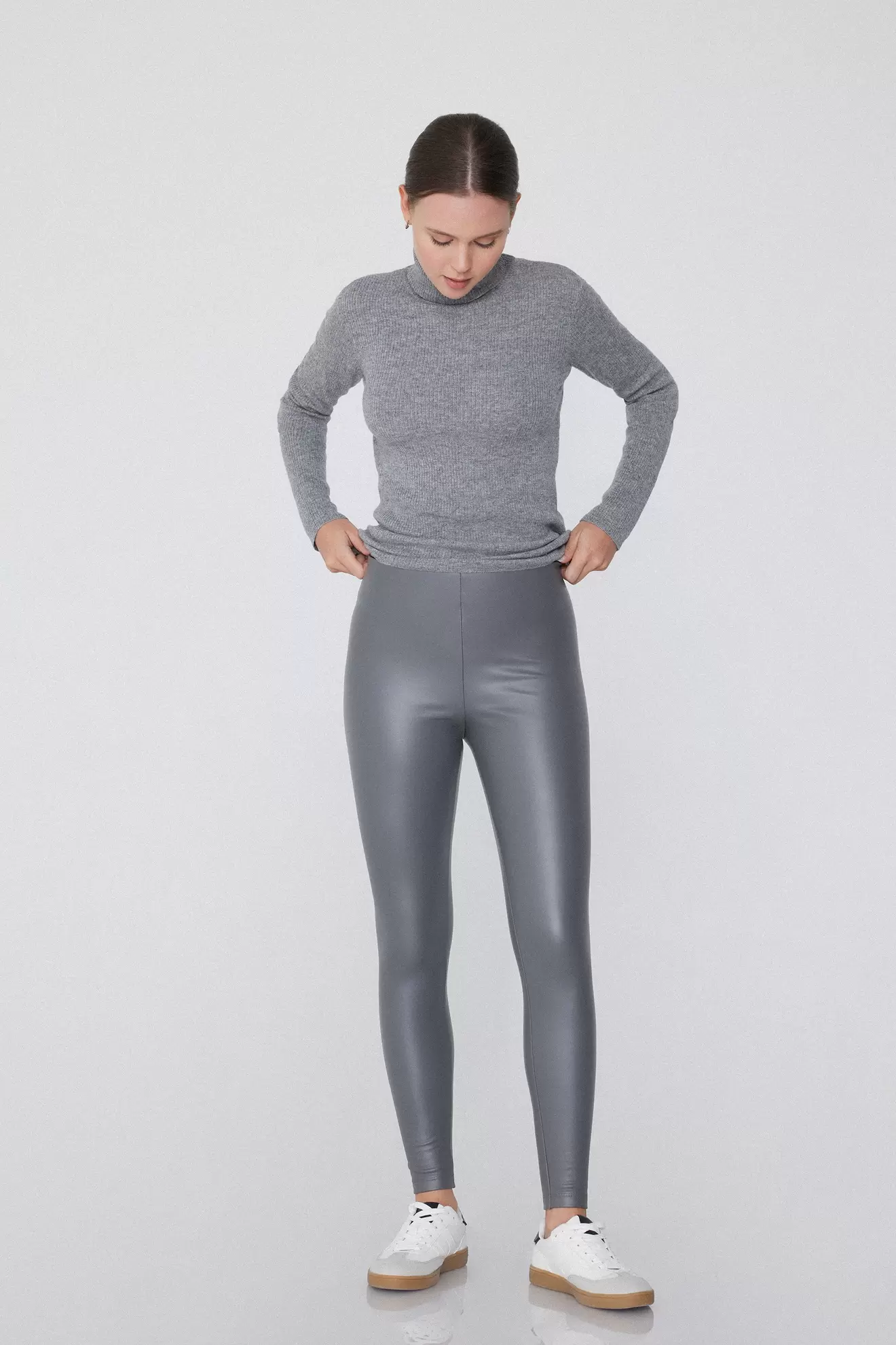 Bőrhatású Thermo Leggings kínálat, 6990 Ft a Tezenis -ben