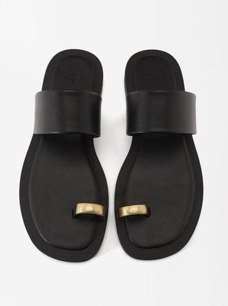 Flat Sandals With Metallic Detail kínálat, 13495 Ft a Parfois -ben