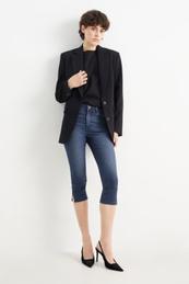 Capri jeans with belt - mid-rise waist - LYCRA® kínálat, 35,99 Ft a C&A -ben