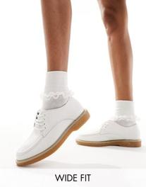 Simply Be Wide Fit lace up brogues in off white kínálat, 14,3 Ft a ASOS -ben