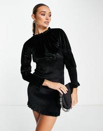 French Connection ruched mini dress in black velvet kínálat, 41,5 Ft a ASOS -ben