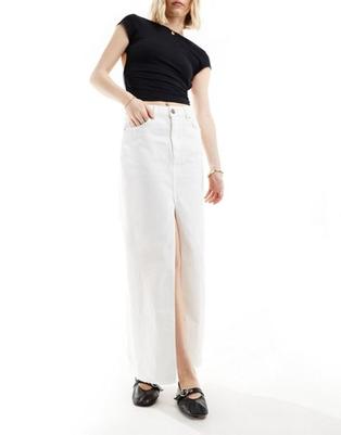 Sixth June a-line denim maxi skirt with front split in white kínálat, 65 Ft a ASOS -ben
