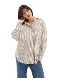 Pimkie longline oversized shirt in brown and white stripe kínálat, 25 Ft a ASOS -ben