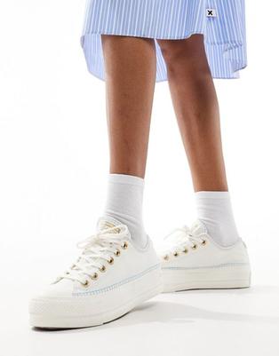 Converse Chuck Taylor All Star Lift Ox in white and gold kínálat, 90 Ft a ASOS -ben
