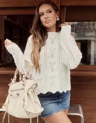 The Frolic x Bella Stovey exclusive pointelle scallop edge jumper in cream kínálat, 55 Ft a ASOS -ben