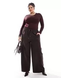 Yours pull on woven wide leg trousers in brown kínálat, 29 Ft a ASOS -ben