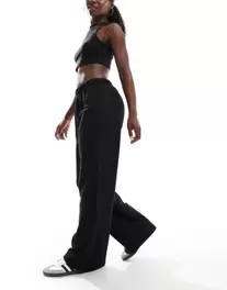 Cotton On classic wide leg trackpant in black kínálat, 25 Ft a ASOS -ben