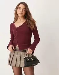 ASOS DESIGN supersoft rib asymmetric top in burgundy kínálat, 22 Ft a ASOS -ben