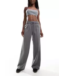 Stradivarius bow belt wide leg trousers in grey kínálat, 25,5 Ft a ASOS -ben