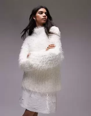 Topshop hand knitted extreme fluffy eyelash oversized jumper in ivory kínálat, 85 Ft a ASOS -ben