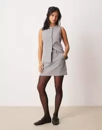 New Look Petite tailored mini skirt co-ord in grey kínálat, 24,99 Ft a ASOS -ben