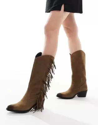 Pull&Bear boho tassle suede western boots in tan kínálat, 79,99 Ft a ASOS -ben