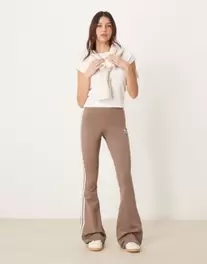 Adidas Originals Adicolor flared leggings in brown kínálat, 40 Ft a ASOS -ben